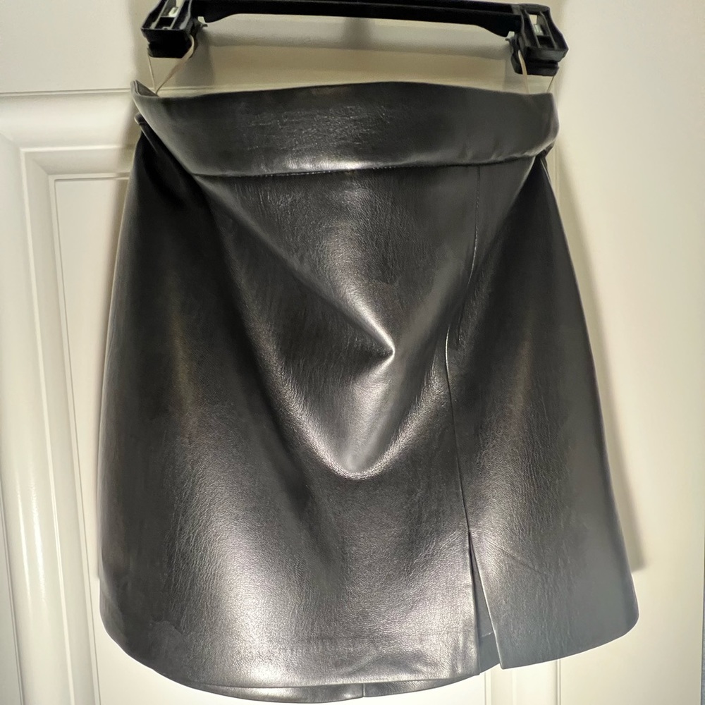 Aritzia Wilfred Patio skirt